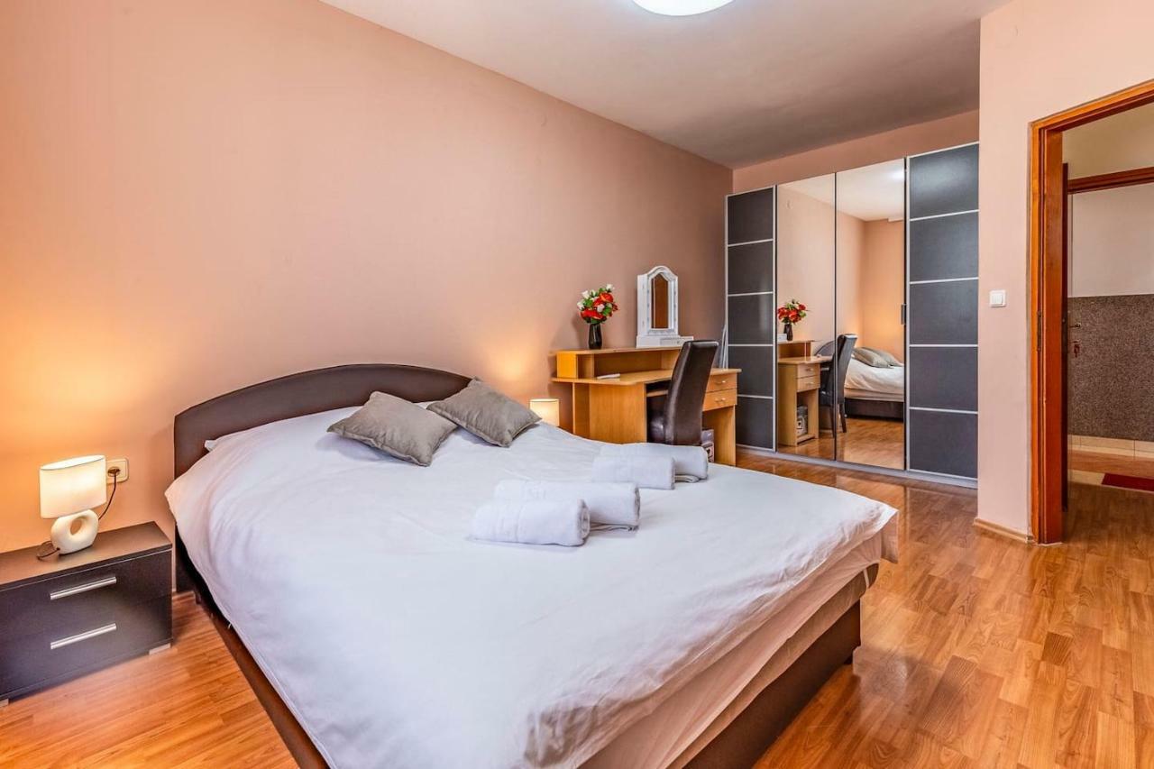 All Seasons Apartment Pula Buitenkant foto