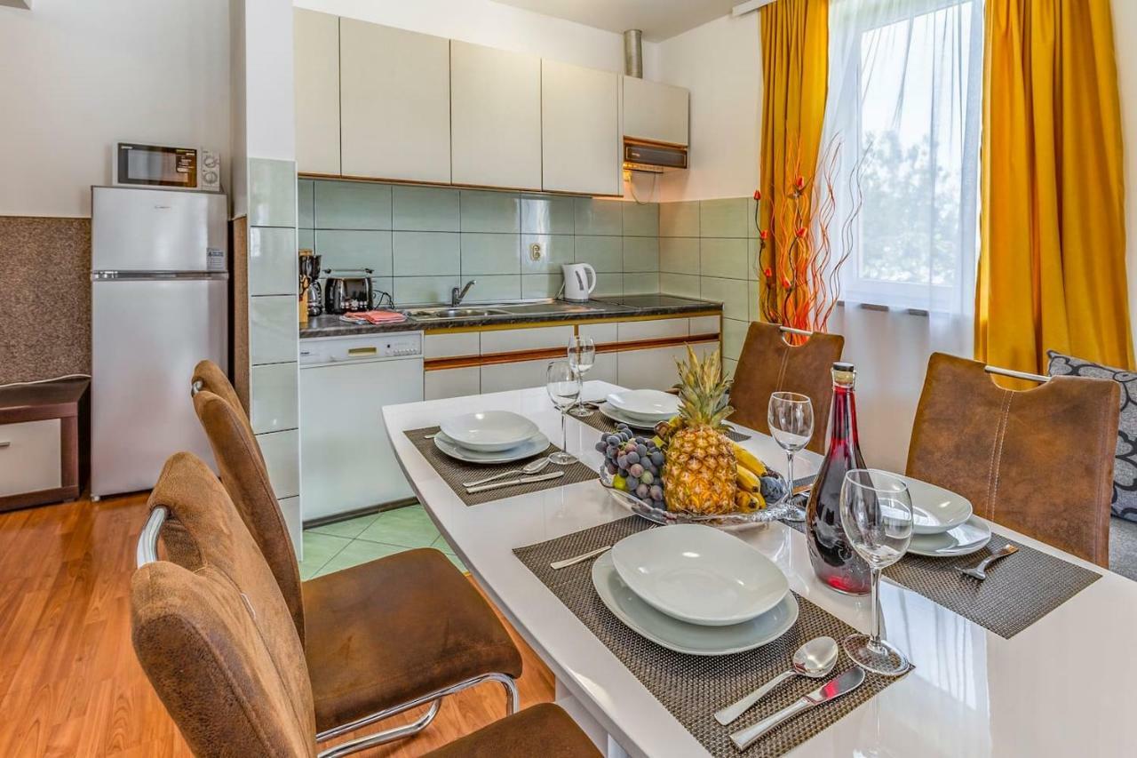 All Seasons Apartment Pula Buitenkant foto