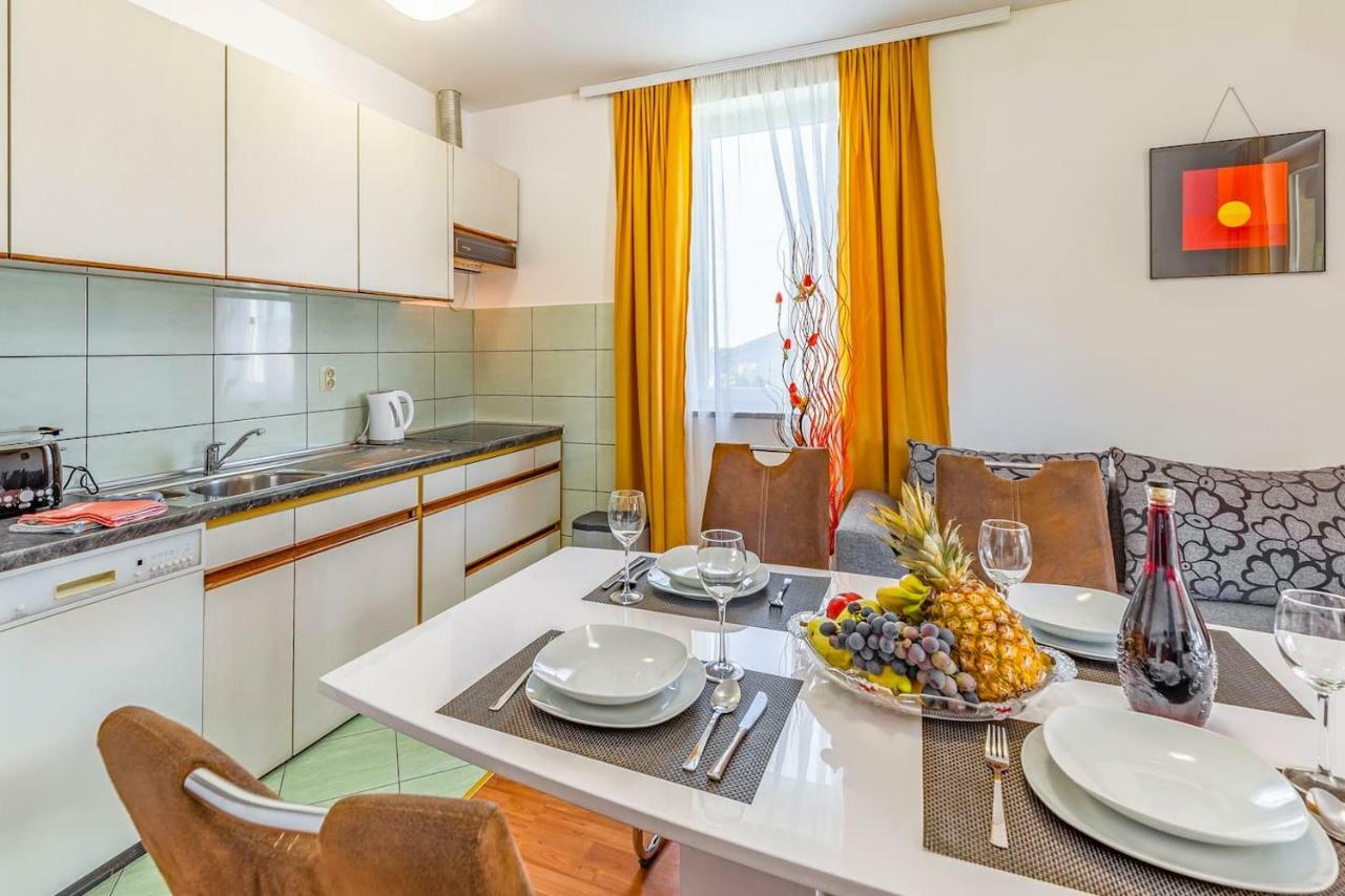 All Seasons Apartment Pula Buitenkant foto
