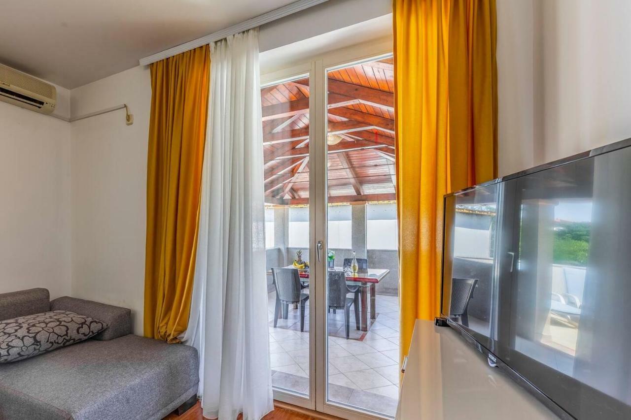 All Seasons Apartment Pula Buitenkant foto